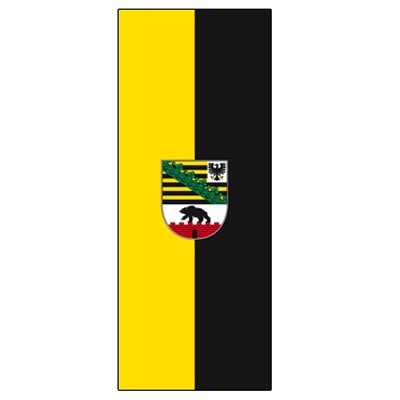 Sachsen Anhalt Fahne mit Wappen im Hochformat |